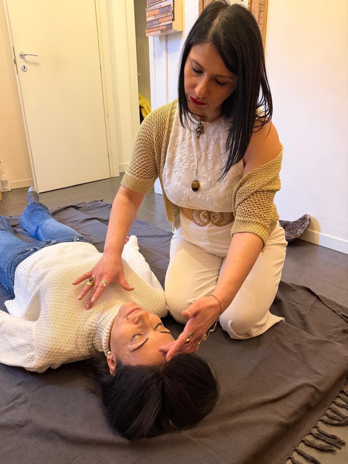 Sonia durante un trattamento energetico individuale